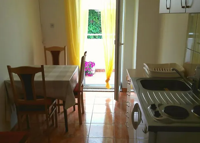 Milic Πανσιόν 3*