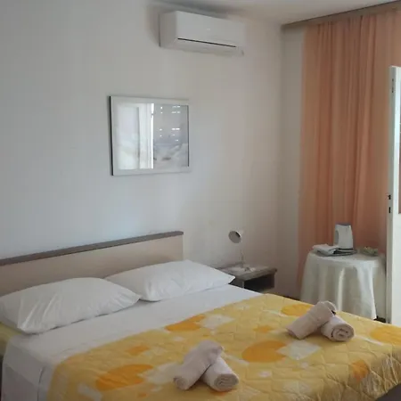 Milic Πανσιόν 3*