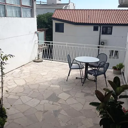 Milic Πανσιόν 3*
