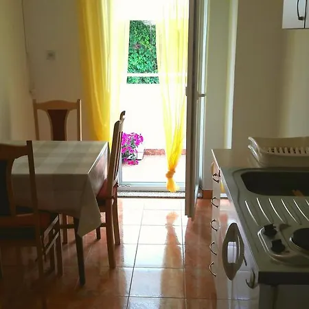 Milic Πανσιόν 3*